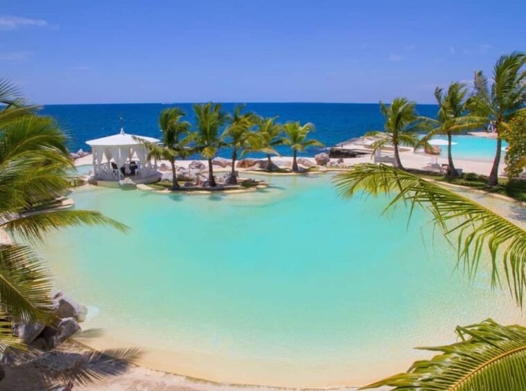 Tracadero Beach Resort Dominicus - Perez Real Esta Estate - Piscinas frente al mar
