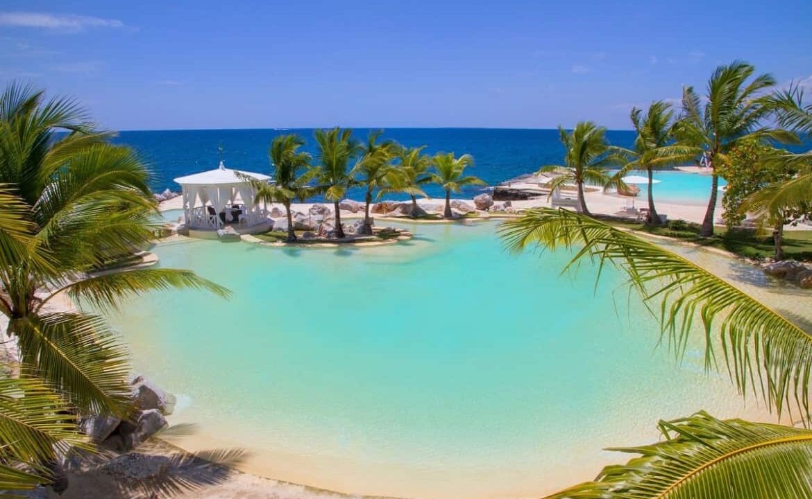 Tracadero-Beach-Resort-Dominicus-8-1170x738